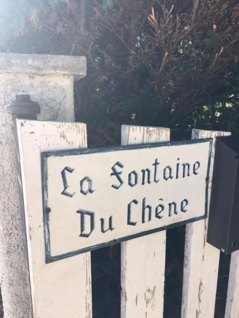 A La Fontaine Du Chene *